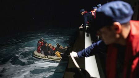 Grecia «cerrará la puerta» a los migrantes que no tienen derecho al asilo, dice el Primer Ministro