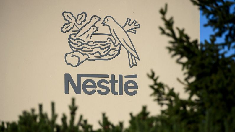 Un logotipo del grupo líder mundial de la industria alimentaria Nestlé. (Fabrice Coffrini/AFP/Getty Images)