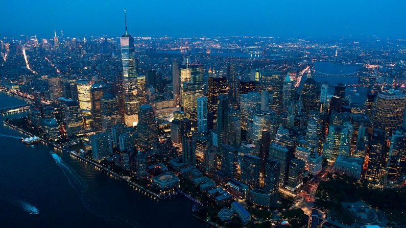 Una vista aérea del Bajo Manhattan al atardecer del 8 de septiembre de 2016 en la ciudad de Nueva York. (Drew Angerer / Getty Images)