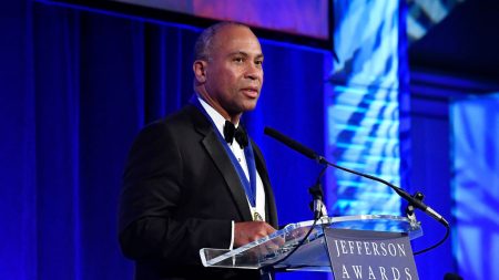 Candidato presidencial Deval Patrick cancela evento de campaña porque solo asistieron 2 personas