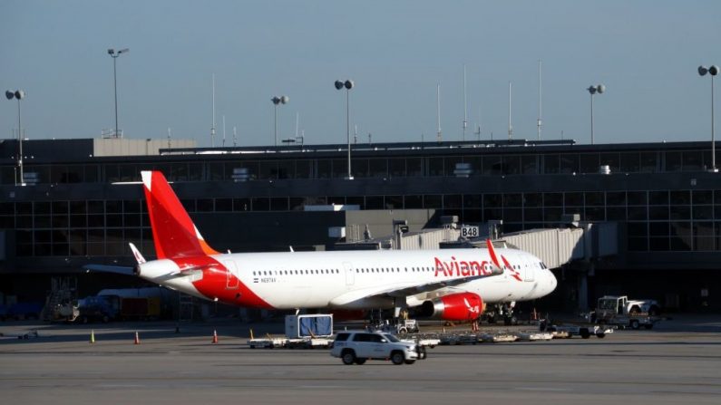 Un Boeing 737-800 de Avianca Airlines en el Aeropuerto Internacional de Dulles el 16 de junio de 2018, en Virginia. (DANIEL SLIM/AFP vía Getty Images)
