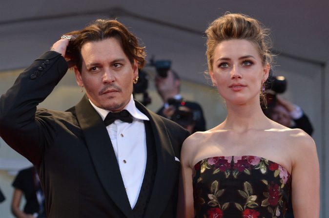 La actriz estadounidense Amber Heard llega con su entonces esposo, el actor Johnny Depp, para la proyección de la película 'The Danish Girl' presentada en competencia en el 72 ° Festival Internacional de Cine de Venecia en Venice Lido el 5 de septiembre de 2015. (TIZIANA FABI / AFP / Getty Images)