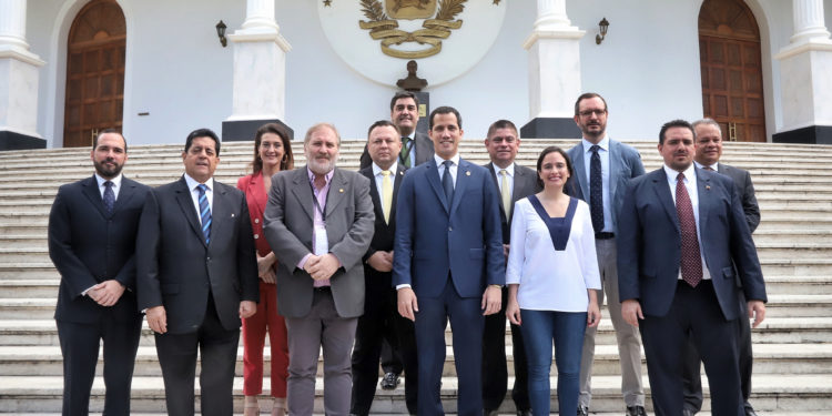 Participantes extranjeros en el Primer Encuentro Parlamentario por la Libertad y Democracia en Venezuela en apoyo a la Asamblea Nacional (Presidencia de Venezuela/Asamblea Nacional)