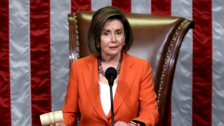 Pelosi espera que las audiencias del juicio público contra Trump comiencen este mes