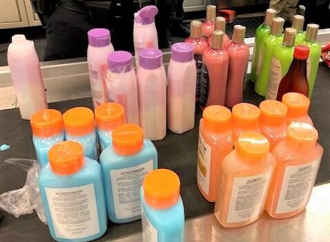 Colombiano intenta pasar 24 envases de shampoo con cocaína por aeropuerto de EE.UU.