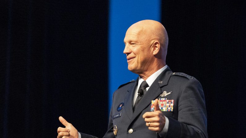 General John Raymond, Comandante del Comando Espacial de los EE. UU. Y Comandante del Comando Espacial de la Fuerza Aérea en National Harbor, Maryland, el 16 de septiembre de 2019. (Foto de la Fuerza Aérea de los EE.UU. por el Sargento Tecnológico Armando Schwier-Morales)