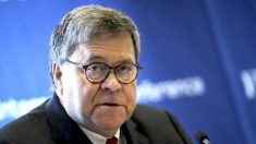 Barr dice que los demócratas y los tribunales están esforzándose por debilitar el poder presidencial