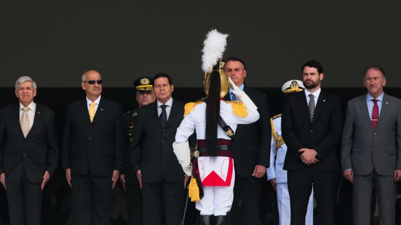 O presidente Jair Bolsonaro participa da cerimônia da troca da Guarda Presidencial (Antonio Cruz/Agência Brasil)