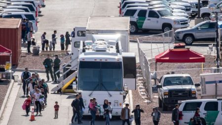 Inmigrante ilegal demanda a centro de detención en EE.UU. alegando que es esclavitud