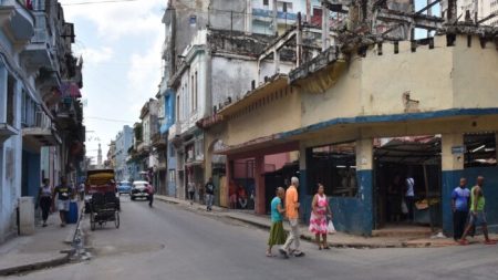 Cuba anuncia reducción del consumo de gas licuado de petróleo porque no consigue importarlo