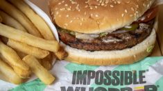 Veganos demandan a Burger King por hamburguesa que se cocina en la misma parrilla que la carne