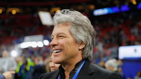 La Fundación Jon Bon Jovi dona medio millón de dólares para construir viviendas para veteranos sin hogar