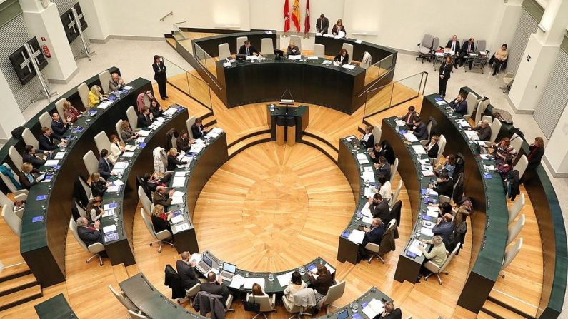 Sessão plenária da Câmara Municipal de Madri em 29 de novembro de 2017 ([Diario de Madrid / Wikimedia Commons https://creativecommons.org/licenses/by/4.0/])