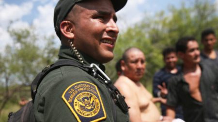 Detenções na fronteira sul dos EUA diminuem pelo quinto mês consecutivo (Vídeo)