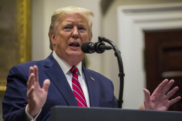 Presidente dos EUA, Donald Trump, faz declarações no Roosevelt Hall da Casa Branca em 15 de novembro de 2019 em Washington, DC. (Zach Gibson / Getty Images)