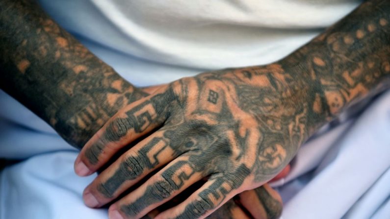 Foto de un exmiembro de la pandilla salvadoreña MS-13 (Oscar Rivera/AFP vía Getty Images)