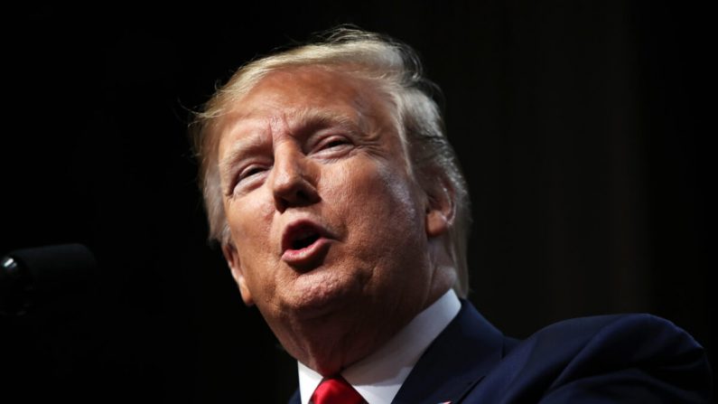 El presidente Donald Trump habla en el Club Económico de Nueva York el 12 de noviembre de 2019. (Spencer Platt/Getty Images)