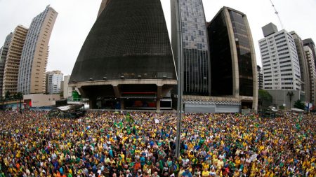Milhares protestam pelo Brasil contra revogação da prisão em 2ª instância pelo STF