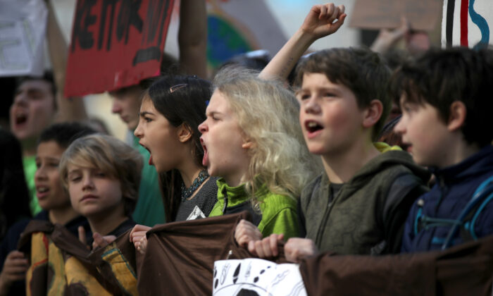 Estudiantes en una marcha de protesta en San Francisco el 15 de marzo de 2019. (Justin Sullivan/Getty Images)