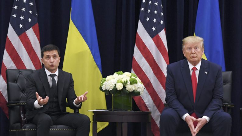 El presidente Donald Trump y el presidente ucraniano Volodymyr Zelensky se reúnen en Nueva York en el marco de la Asamblea General de las Naciones Unidas, el 25 de septiembre de 2019. (Saul Loeb/AFP/Getty Images)