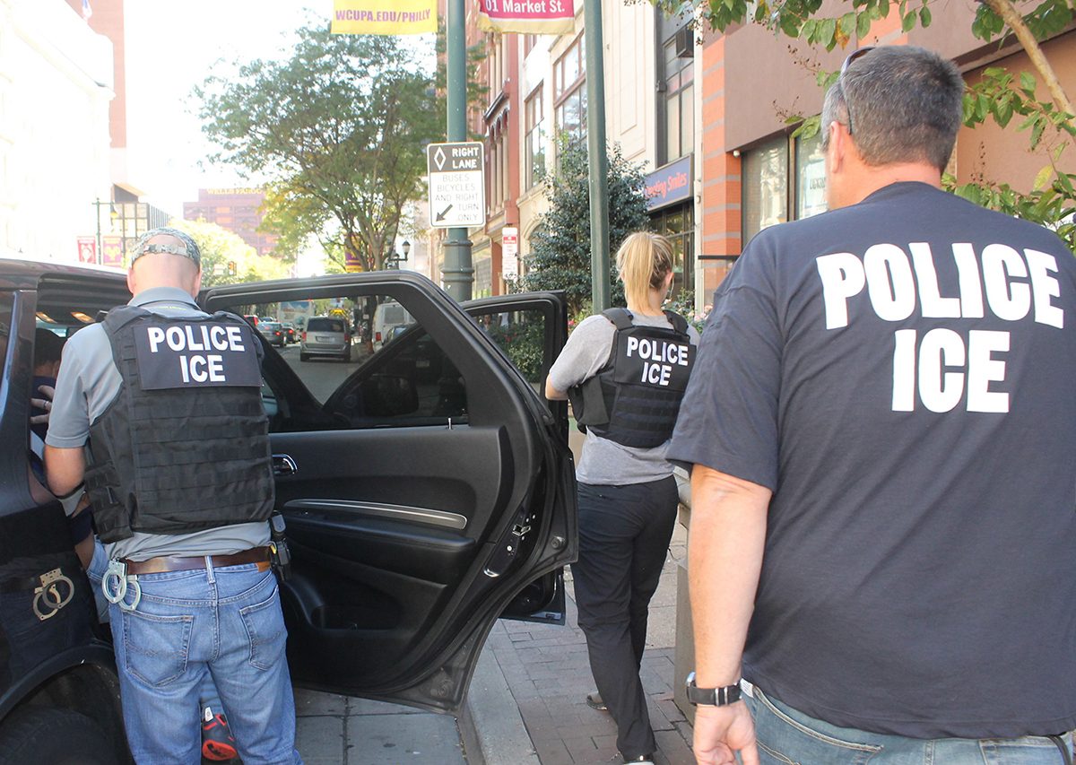 Los agentes del ICE llevan a cabo una operación en Filadelfia