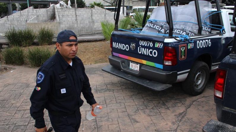 Un agentes del Mando Único es visto el, lunes 4 de enero de 2016, en la ciudad de Cuernavaca, en el estado de Morelos (México). EFE/Roberto Villegas/Archivo