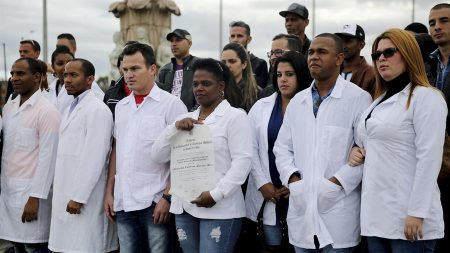 Brasil contratará médicos cubanos que no volvieron a su país cuando se anuló programa del régimen