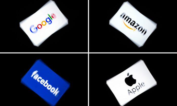 (COMBO) Esta combinación de imágenes muestra los logotipos de Google, Facebook Amazon y Facebook en una tableta en París, el 18 de febrero de 2019. (Lionel Bonaventure/AFP vía Getty Images)
