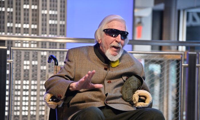 Caroll Spinney, retratador y titiritero de Big Bird en Plaza Sésamo, en la ciudad de Nueva York el 8 de noviembre de 2019. (Theo Wargo/Getty Images) 