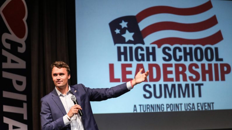 Charlie Kirk, fundador y director general de Turning Point USA, habla en la High School Leadership Summit, un evento de Turning Point USA, en la Universidad George Washington en Washington, el 26 de julio de 2018. (Samira Bouaou/The Epoch Times)