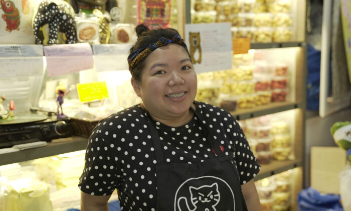 Naomi Suen, la tercera generación de propietarios de la panadería Wah Yee Tang en Sai Ying Pun, Hong Kong, el 3 de diciembre de 2019. (Tal Atzmon/NTD)
