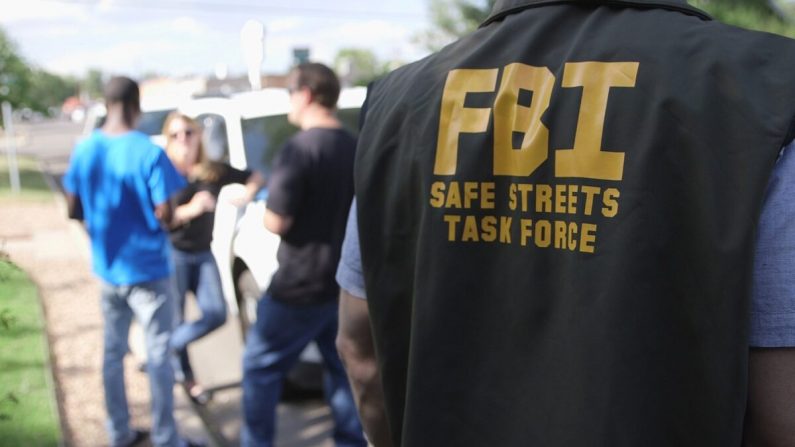 Especialistas en víctimas del FBI en Denver durante una operación contra la trata de personas en julio de 2019. (FBI)
