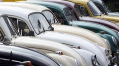 VW se despide del año en Nueva York con un homenaje al Beetle y su nuevo logo