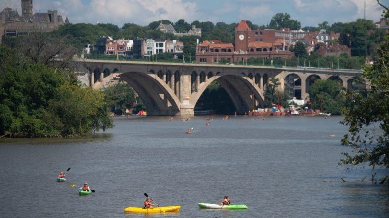 Una vista del río Potomac cerca del barrio de Georgetown y la isla Theodore Roosevelt en Washington, DC, el 3 de septiembre de 2018. (SAUL LOEB/AFP/Getty Images)