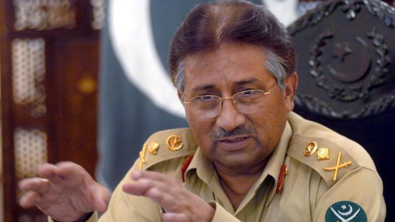 El expresidente de Pakistán, general Pervez Musharraf, hablando en Rawalpindi, Pakistán, el 4 de agosto de 2004. Pervez Musharraf ha sido condenado a muerte por alta traición, en una audiencia especial de la corte en Islamabad. EFE / EPA / T. MUGHAL