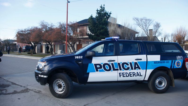Fotografía de archivo muestra un auto de la Policía Federal Argentina (PFA), tomada el 23 de agosto de 2018. (Walter Diaz/AFP/Getty Images)