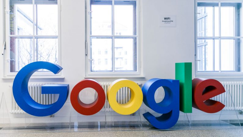 El logotipo de Google se exhibe durante la gira de prensa antes de la inauguración festiva de la representación de Google en Berlín el 22 de enero de 2019 en Berlín, Alemania. (Carsten Koall / Getty Images)