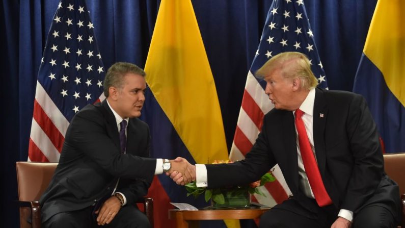 El presidente Iván Duque (i) de Colombia se reúne con el presidente estadounidense Donald Trump (d) en las Naciones Unidas en Nueva York el 25 de septiembre de 2018. (NICHOLAS KAMM / AFP / Getty Images)