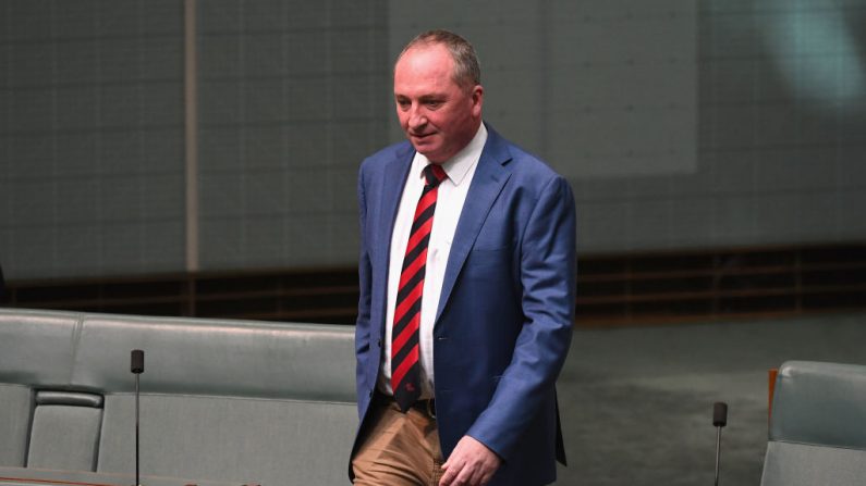 El diputado de Nueva Inglaterra, Barnaby Joyce, llega a la primera sesión del parlamento en la Casa del Parlamento el 26 de noviembre de 2018 en Canberra, Australia. (Foto de Tracey Nearmy/Getty Images)