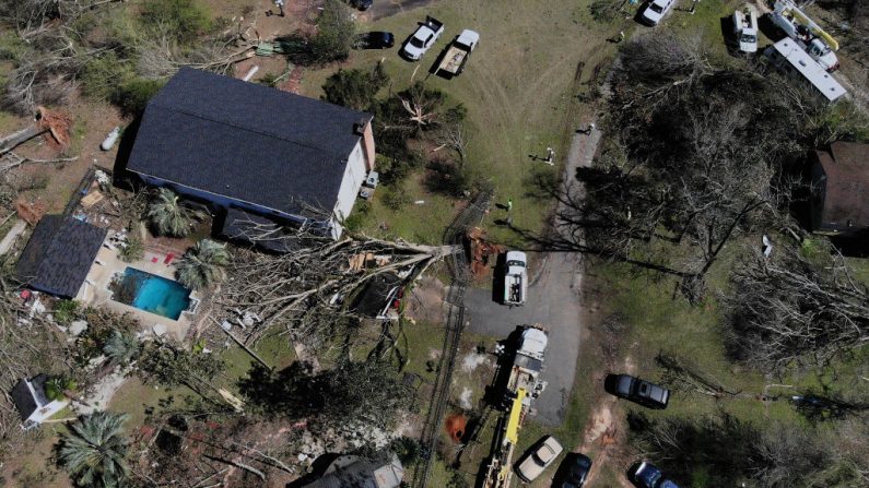 Una vista aérea muestra los daños causados ​​por un tornado el 5 de marzo de 2019 en Smiths Station, Alabama. (Alex Wong/Getty Images)