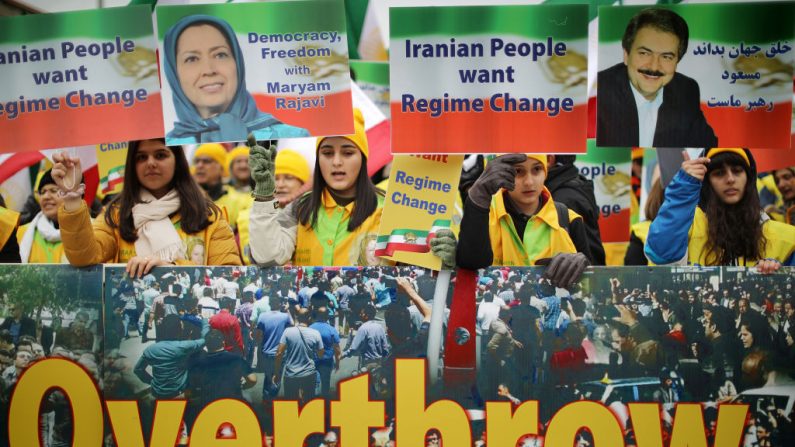 Cientos de personas se unen a una manifestación organizada por la Organización de Comunidades Iraní-Americanas en Freedom Plaza el 8 de marzo de 2019 en Washington, DC. (Chip Somodevilla/Getty Images)