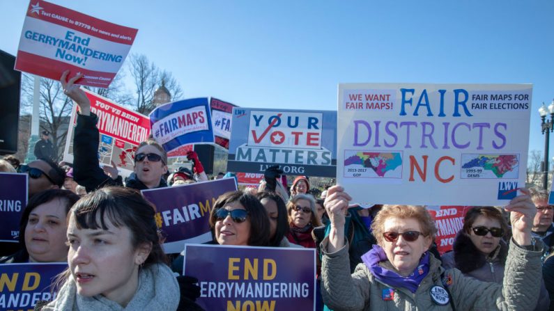 Manifestantes asisten a una protesta por "mapas justos" en Washington el 26 de marzo de 2019. (Tasos Katopodis / Getty Images)