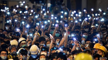 Hongkoneses realizan protestas de «Navidad» para renovar sus demandas