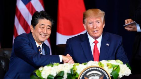 Abe mantiene una conversación telefónica con Trump tras su cumbre con Rohaní