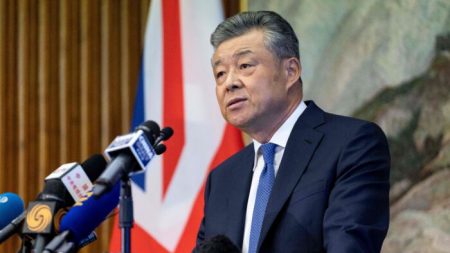 El embajador chino en el Reino Unido afirma que China no tiene prisioneros políticos