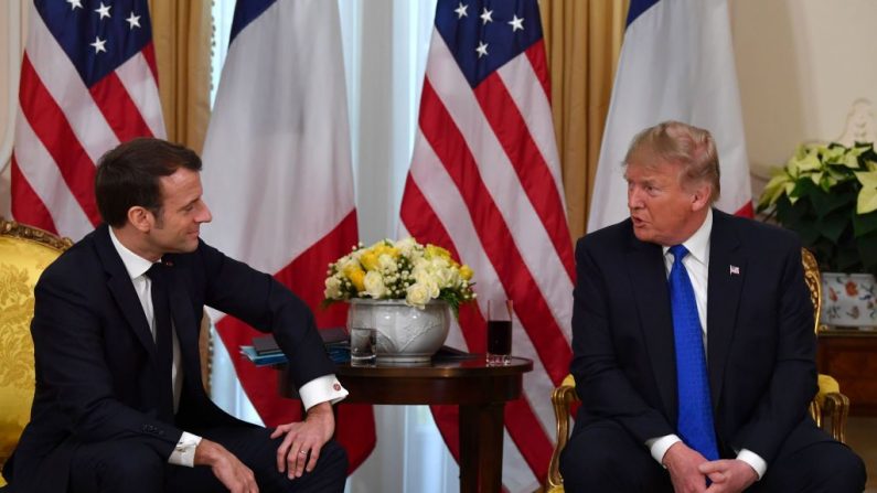 El presidente de Estados Unidos, Donald Trump (dcha.), se reúne con el presidente francés Emmanuel Macron en Winfield House, Londres, el 3 de diciembre de 2019. (Foto de NICHOLAS KAMM/AFP vía Getty Images)