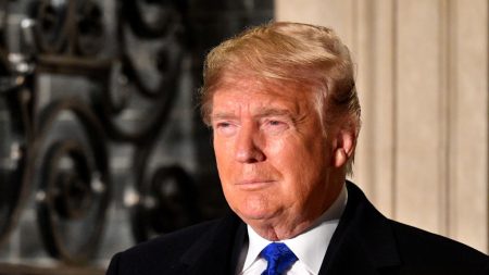 Trump advierte a 31 demócratas de la Cámara que tendrán que responder a sus electores por el impeachment