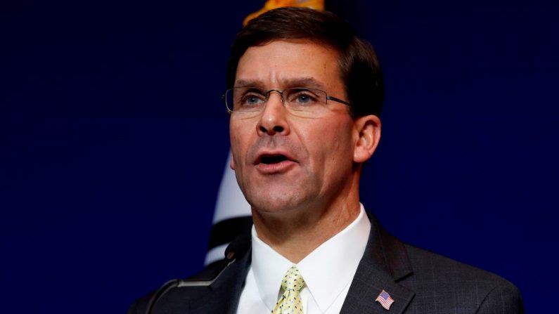 El secretario de Defensa de Estados Unidos, Mark Esper, asiste a una conferencia de prensa después de la 51ª Reunión Consultiva de Seguridad (SCM) en el Ministerio de Defensa el 15 de noviembre de 2019 en Seúl, Corea del Sur. (Foto de Jeon Heon-Kyun-Pool/Getty Images)