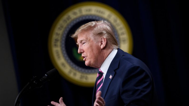 El presidente de los Estados Unidos, Donald Trump, habla en la Cumbre de la Casa Blanca sobre Cuidado de Niños y Licencias Pagadas el 12 de diciembre de 2019, en Washington, DC. (BRENDAN SMIALOWSKI/AFP vía Getty Images)