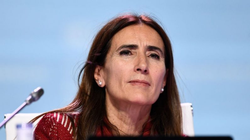 Ministra de Medio Ambiente de Chile y Presidente de la COP25, Carolina Schmidt, asiste a la sesión plenaria de clausura de la Conferencia de las Naciones Unidas sobre el Cambio Climático COP25 en el recinto ferial 'IFEMA-Feria de Madrid', en Madrid, el 15 de diciembre de 2019.  (Foto de OSCAR DEL POZO/AFP vía Getty Images)